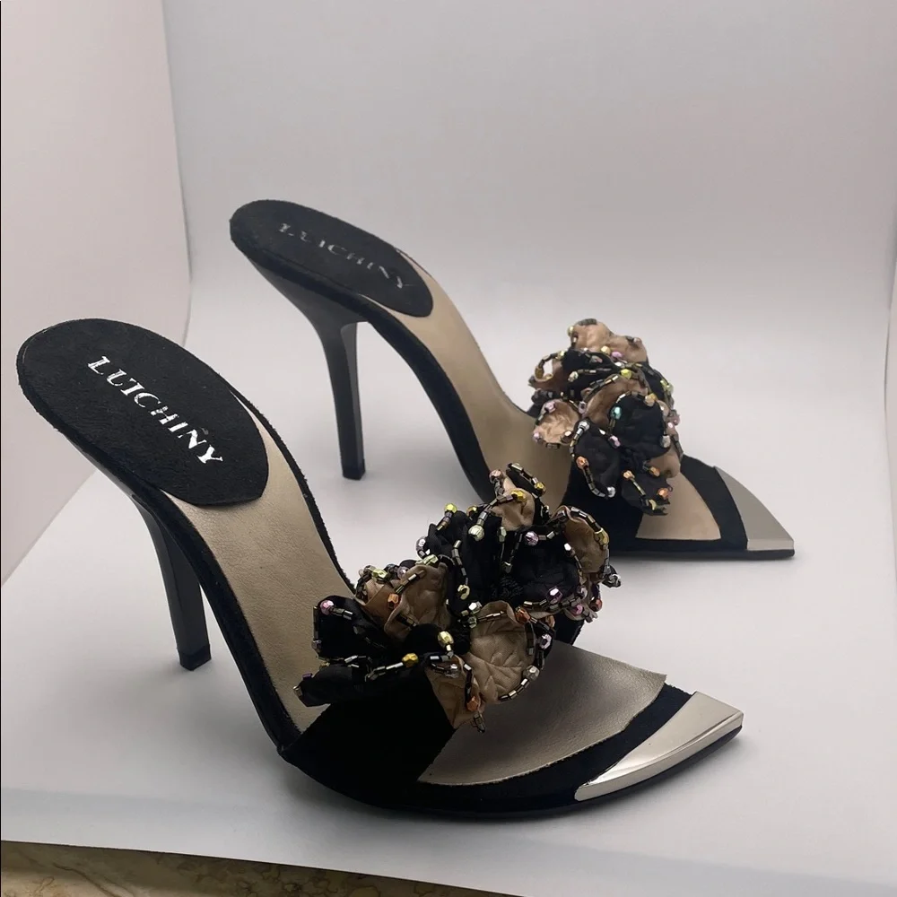 New in box Women's Black and Gold Floral Heels